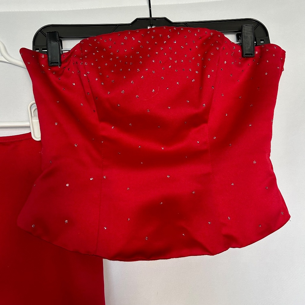 Zum Zum by Niki Livas Red Two-Piece Formal Gown - Picture 2 of 16